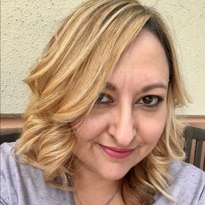 Meet your Posher, Cynthia